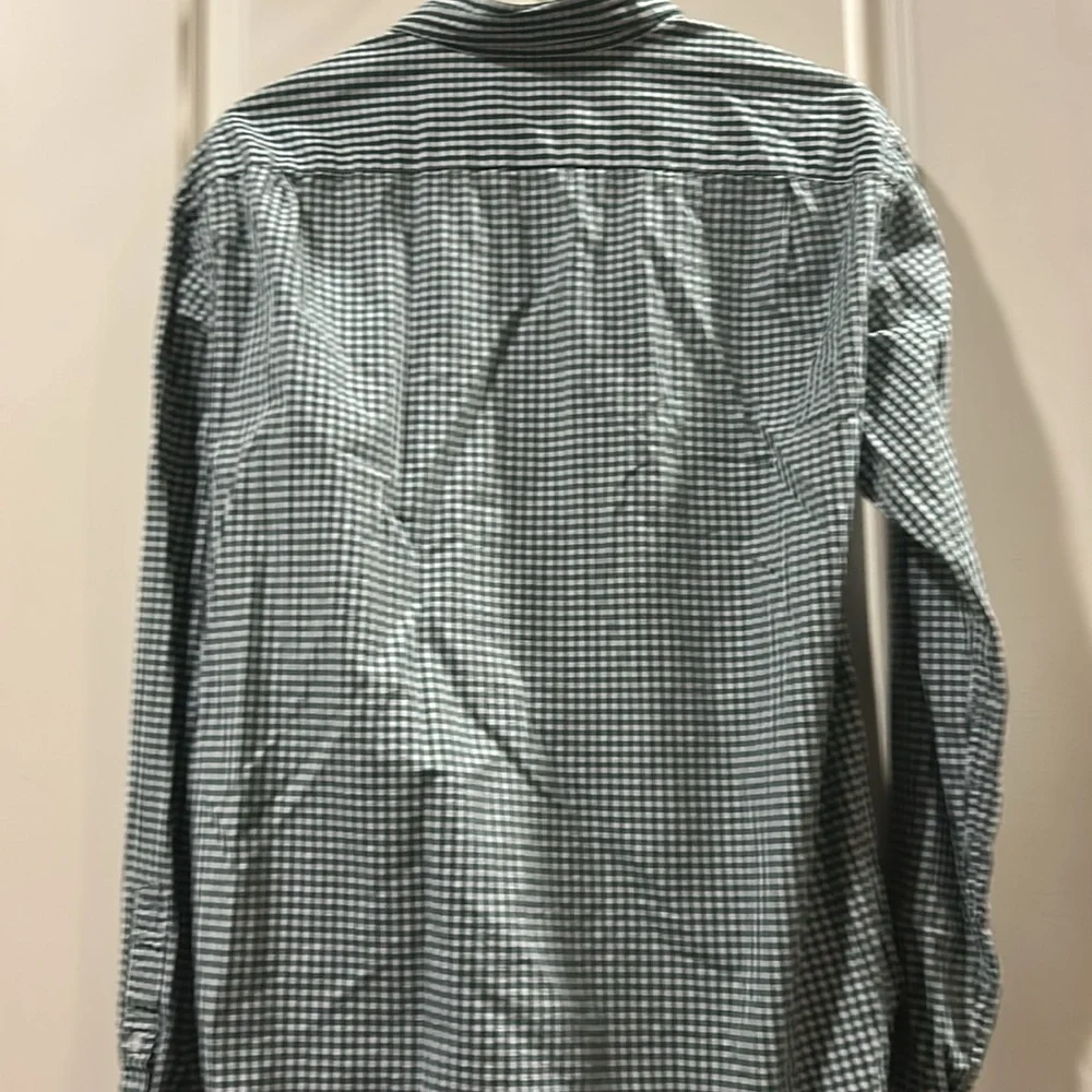 J. Crew men’s button down green gingham shirt long sleeves pocket front size L